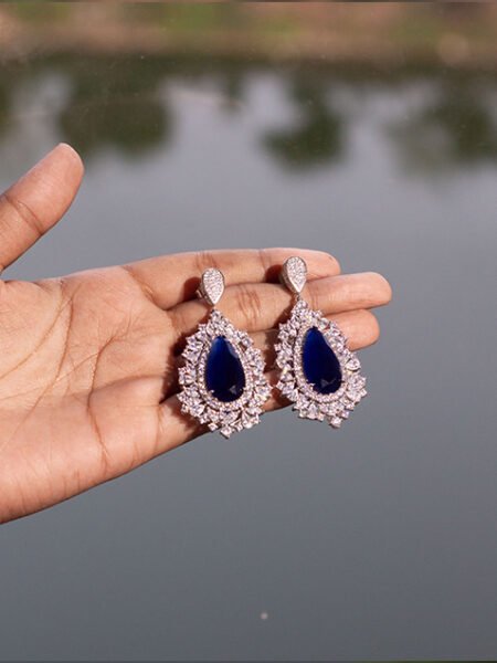 "EAR RING CLASSIC DANGLER SAPPHIRE DIAMONTIS"