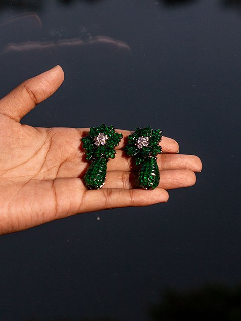 "EAR RING MODERN TRENDY DANGLER EMERALD DIAMONTIS"